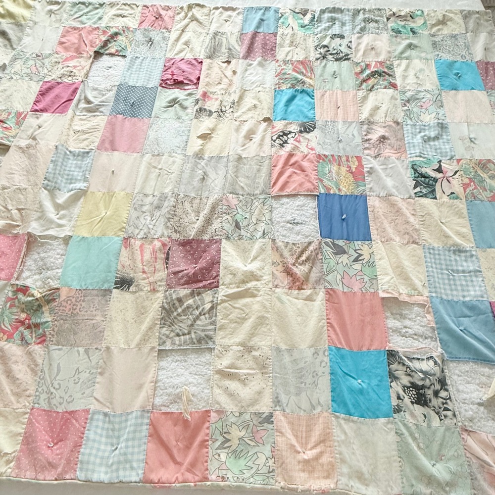 VTG Cutter Quilt Handmade Patchwork
Pastel Cottagecore Quilt Throw 74x58
Twin